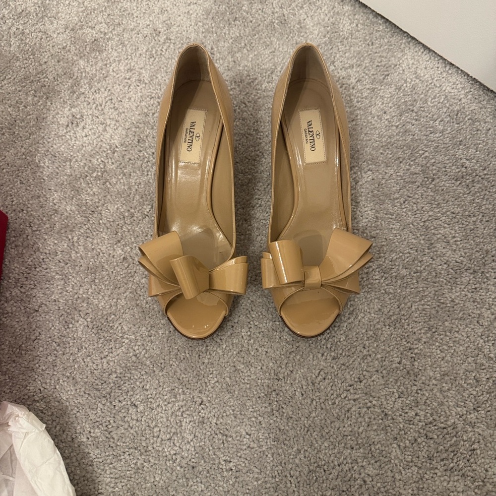 Valentino Garavani Beige Bow Peep-Toe Heels